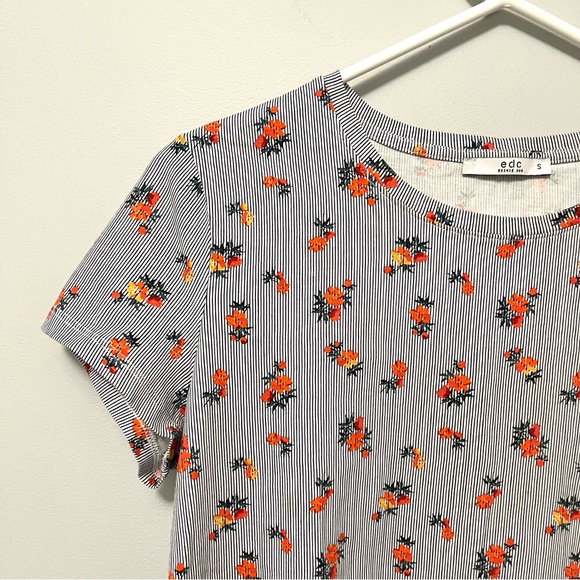 🔥 ASOS blue white striped red floral ruffle hem peplum short sleeve top - Picture 10 of 16